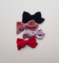 Load image into Gallery viewer, Medium Silk Velvet | Ebony